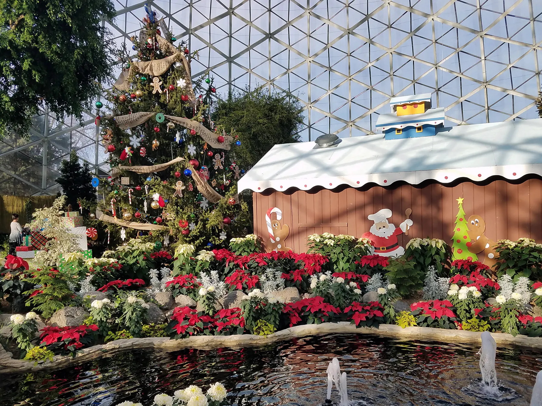 milwaukee domes holiday